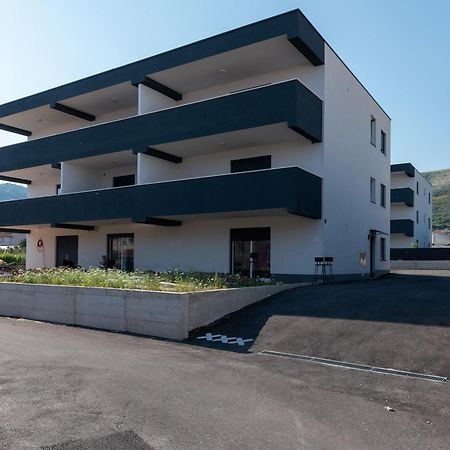 Kamarin Apartment 特罗吉尔 外观 照片