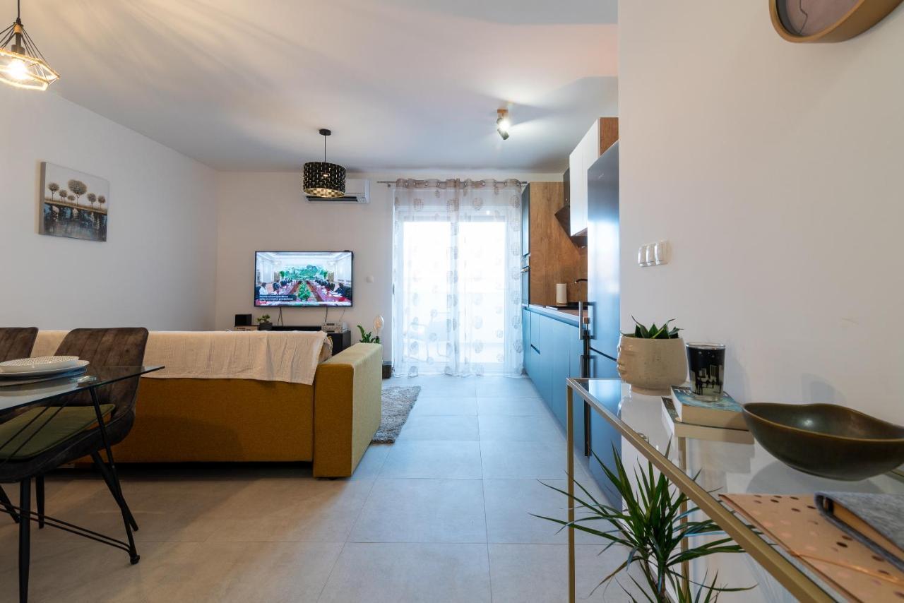Kamarin Apartment 特罗吉尔 外观 照片